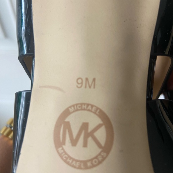 Michael Kors black patent leather slingbacks with wide straps and Velcro closure - Picture 11 of 11